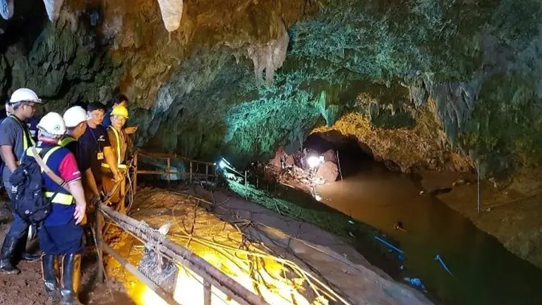 La cueva en la que han quedado atrapados. Foto: EFE