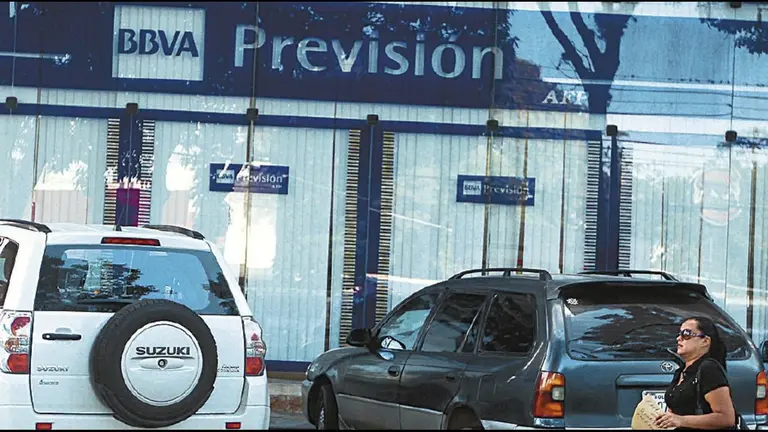 Frontis de una oficina de AFP Previsi&oacute;n. ARCHIVO