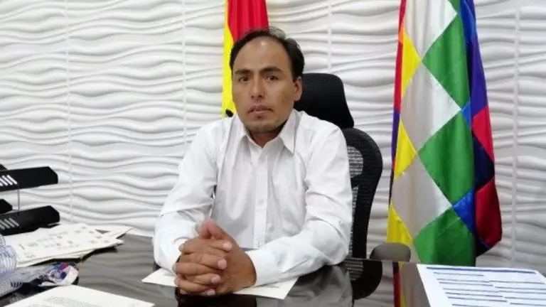 Milton Navarro Mamani, en su primer d&iacute;a en el cargo. MIN. DEPORTES