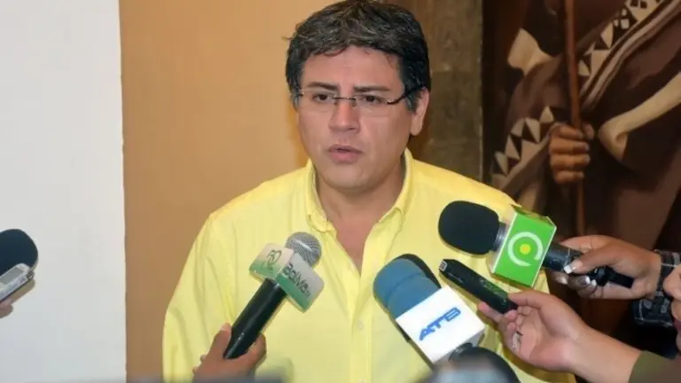El ministro de la Presidencia, Jerjes Justiniano, durante una conferencia de prensa. ABI