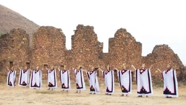 Personajes de la obra &ldquo;Incallajta&rdquo; en una sesi&oacute;n de foto. LINART