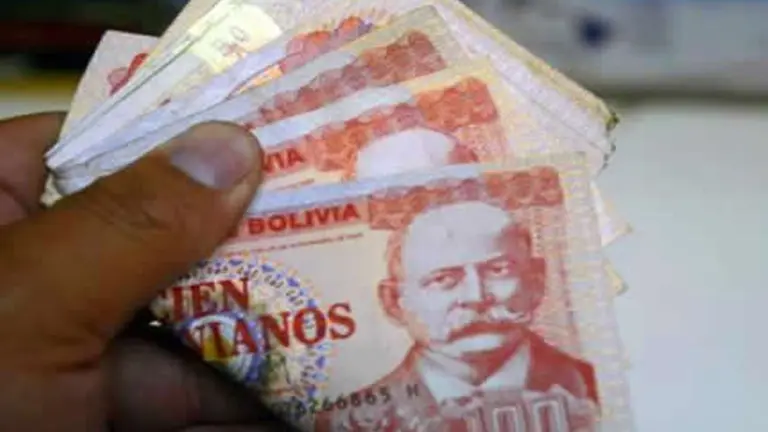 Billetes de 100 bolivianos. ABI