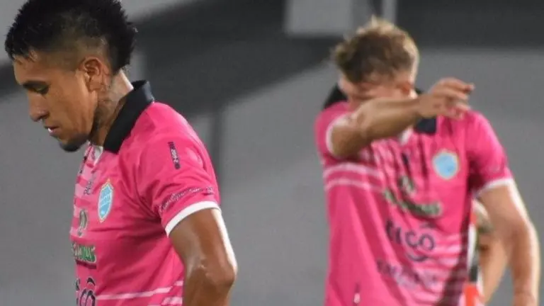 La desaz&oacute;n de los celestes, esta vez, vestidos de rosado. DICO SOL&Iacute;S