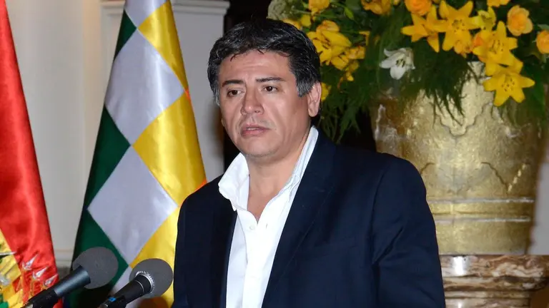 El exministro de la Presidencia, Jerjes Justiniano, durante una conferencia de prensa en el Palacio Quemado.