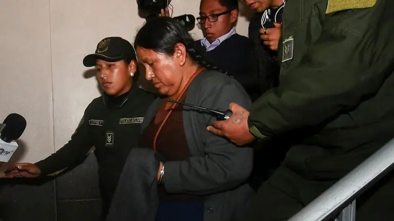 Nemesia Achachollo, conducida al recinto penitenciario pace&ntilde;o.	APG