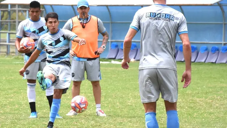 Una sesi&oacute;n de entrenamiento de los jugadores de Aurora. NO&Eacute; PORTUGAL