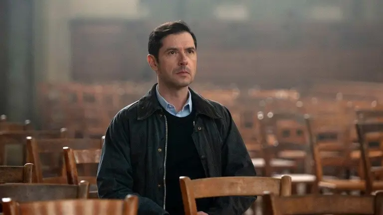 El protagonista Alexandre (Melvil Poupaud), en una escena de la pel&iacute;cula &ldquo;Gracias a Dios&rdquo;.  ESPINOF.COM
