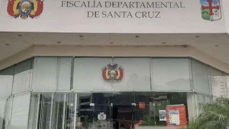 Fachada de la Fiscal&iacute;a en Santa Cruz. FGE