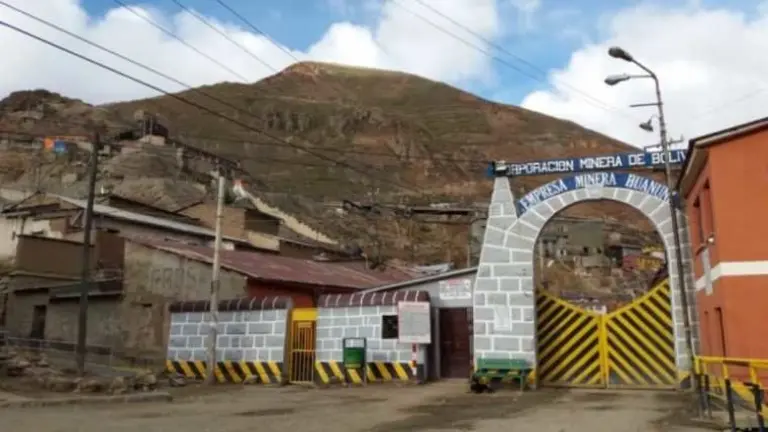 Ingreso a la mina de Huanuni. ARCHIVO