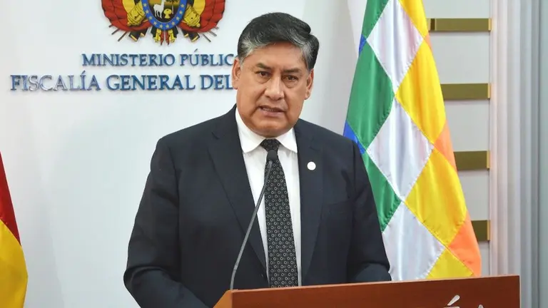 El fiscal general del Estado, Juan Lanchipa, en conferencia de prensa. ARCHIVO