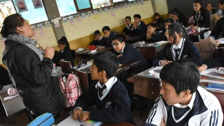 Escolares en medio de una clase. ARCHIVO