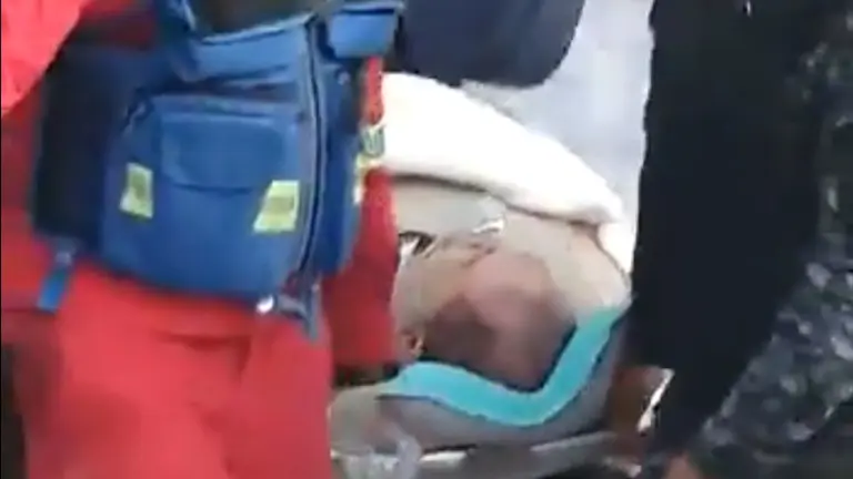 El exministro Carlos Romero es evacuado hacia un hospital. CAPTURA