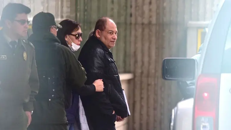 El exministro Carlos Romero cuandofue trasladado a la Fiscal&iacute;a al salir del hospital. APG