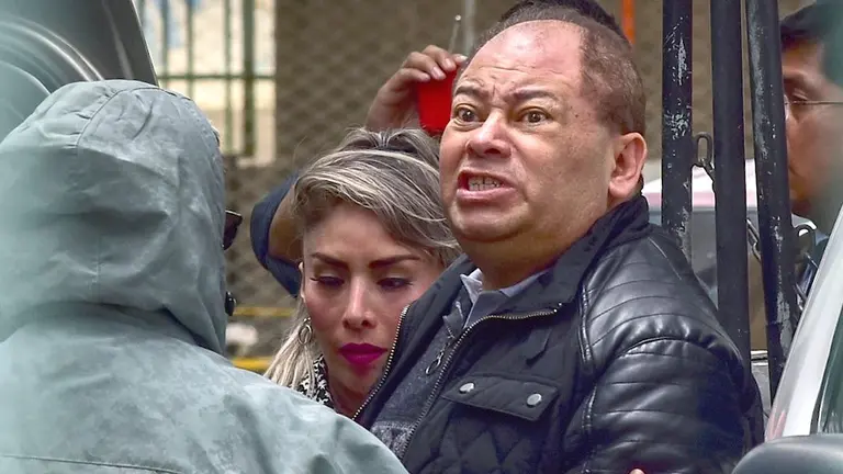 El exministro de Gobierno, Carlos Romero, al salir del hospital, en 2020. APG
