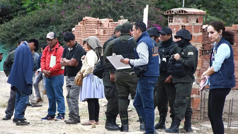 La comisi&oacute;n investigadora realiza la colecta de pruebas, en Huayllani.  DICO SOL&Iacute;S