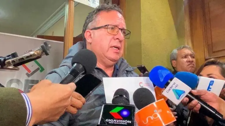 Carlos Alarc&oacute;n present&oacute; los documentos. Foto: CC