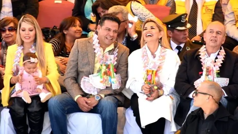 El alcalde de La Paz, Luis Revilla, junto a Jeanine &Aacute;&ntilde;ez. SOL.BO