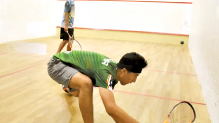 Una acci&oacute;n del partido de torneo municipal de squash. DICO SOL&Iacute;S