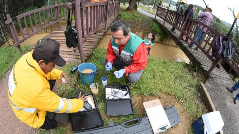 Monitoreo de la calidad de agua para su ingreso a la laguna Alalay. DICO SOL&Iacute;S