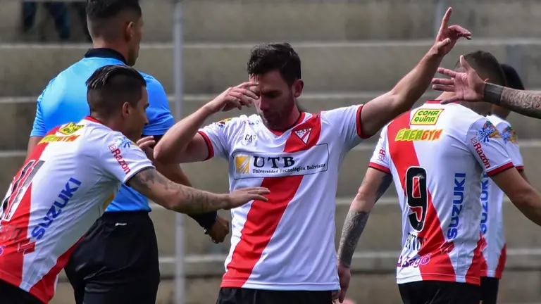 Los jugadores de Always celebran un gol en el torneo.