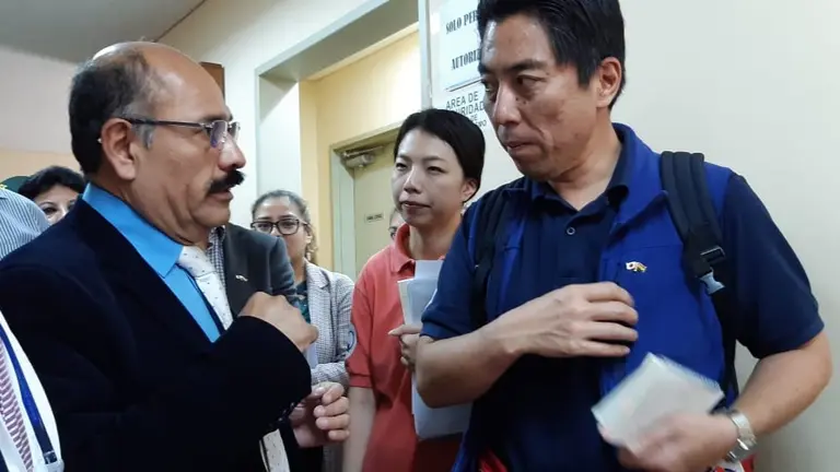 El ministro de Salud, An&iacute;bal Cruz, junto al representante de la cooperaci&oacute;n japonesa JICA, Shintaro Akiyama. OPINI&Oacute;N