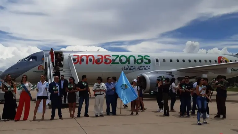 Presentaci&oacute;n de la nueva aeronave de Amaszonas. OPINI&Oacute;N