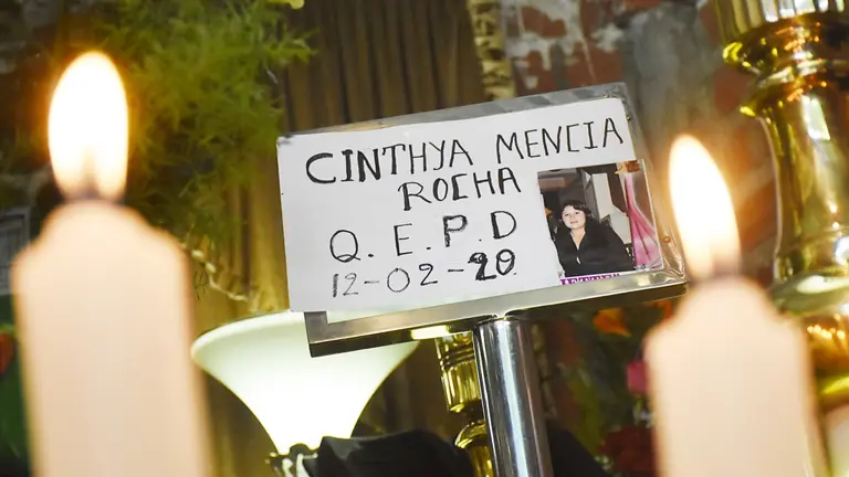 Velorio de una v&iacute;ctima de feminicidio en Cochabamba.  DICO SOL&Iacute;S