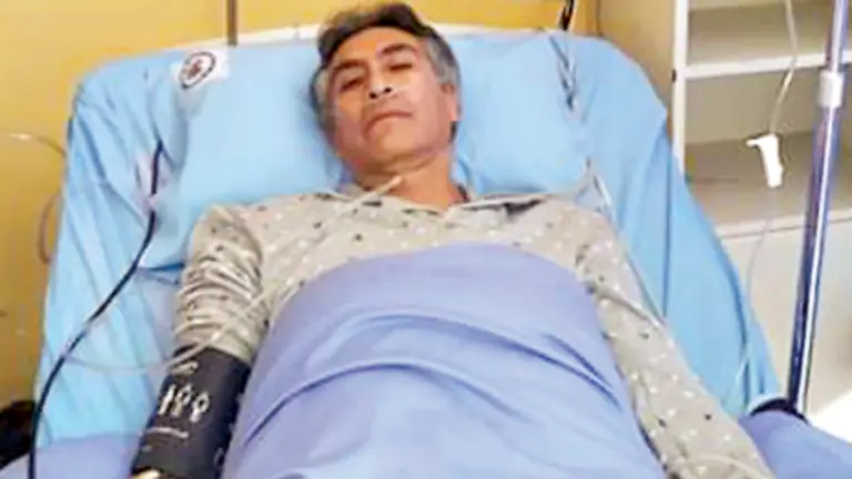El asamble&iacute;sta Gustavo Torrico internado en un hospital de La Paz. RRSS