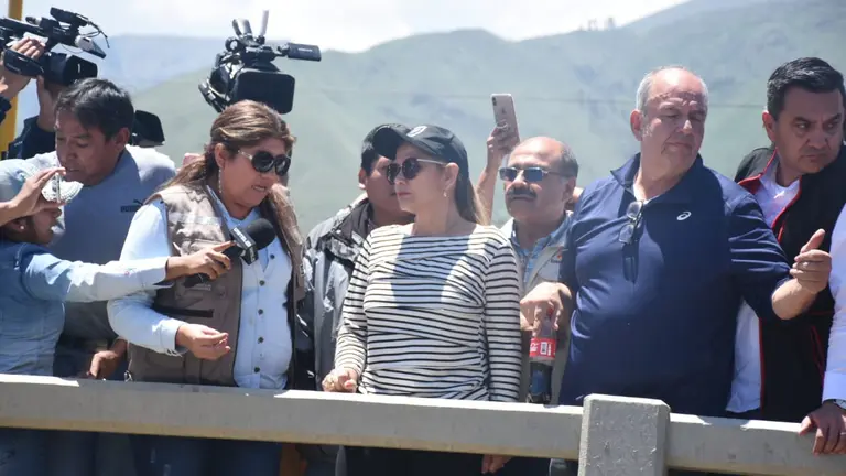 La presidenta, Jeanine &Aacute;&ntilde;ez, junto distitntas autoridades de Gobierno y municipales. Foto:Dico Sol&iacute;s