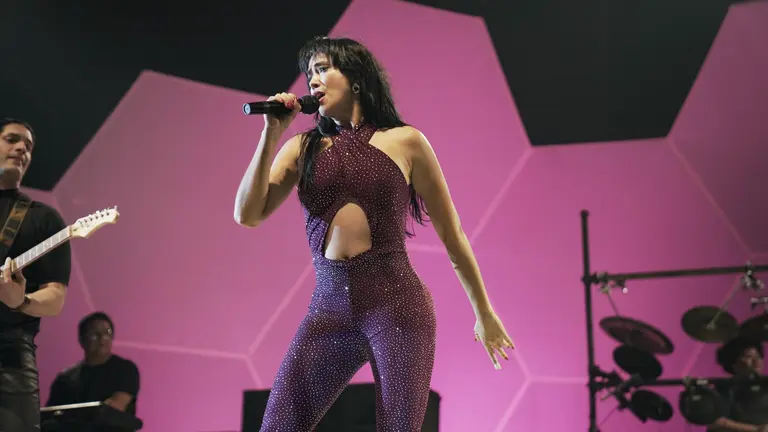 La cantante Selena Quintanilla durante una de sus presentaciones. EFE