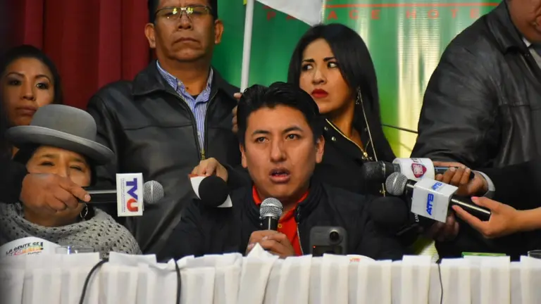 El candidato a la vicepresidencia por Creemos, Marco Pumari, durante la presentaci&oacute;n de su inicio de campa&ntilde;a pre electoral. Foto; APG