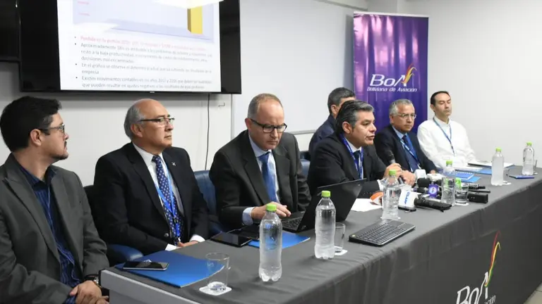 Ejecutivos de BoA, durante una conferencia de prensa. Dico Sol&iacute;s.