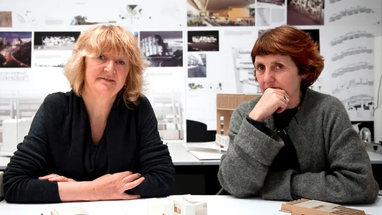 Las arquitectas irlandesas Yvonne Farrel (i) y Shelley McNamara (d). FUNDACI&Oacute;N  HYATT
