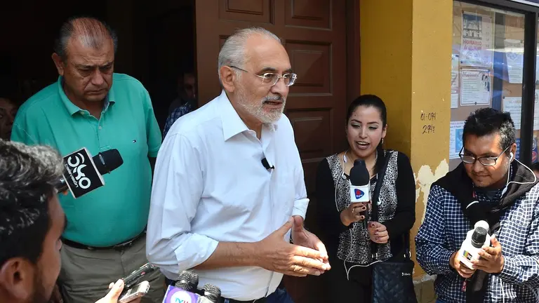 Carlos Mesa en contacto con la prensa. NO&Eacute; PORTUGAL