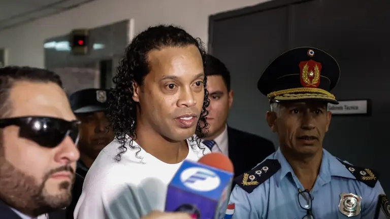 Ronaldinho, durante una audiencia judicial en Paraguay. EFE