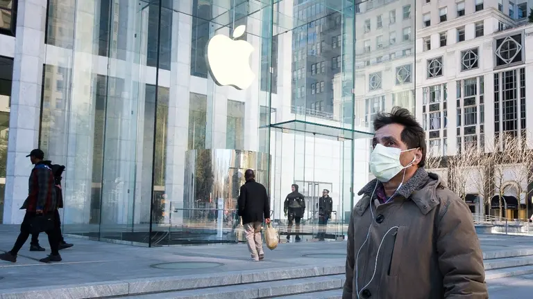 Apple cierra sus tiendas en todo el mundo excepto en China. EFE