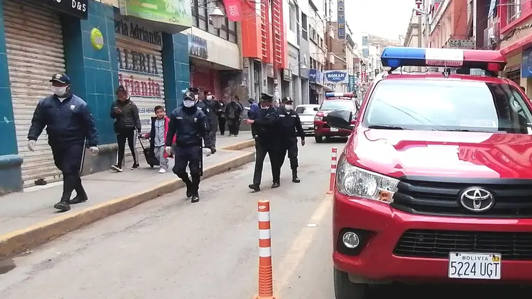 El control en las calles de Oruro por el cumplimiento de las medidas de prevenci&oacute;n del coronavirus. APG