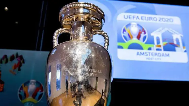 Trofeo de la Eurocopa. EFE