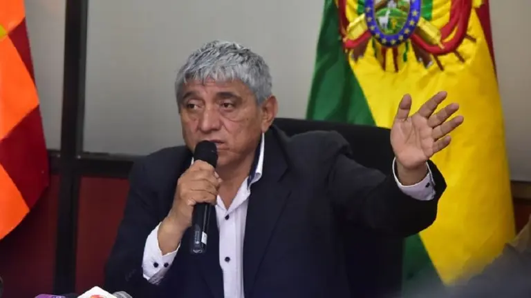 El ministro de Obras P&uacute;blicas, Iv&aacute;n Arias, en conferencia. ABI