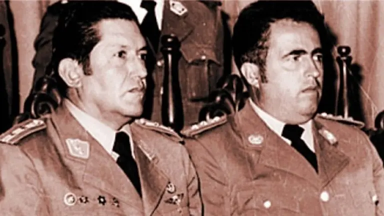 El dictador Luis Garc&iacute;a Meza (d), junto a su ministro del Interior Luir Arce G&oacute;mez.