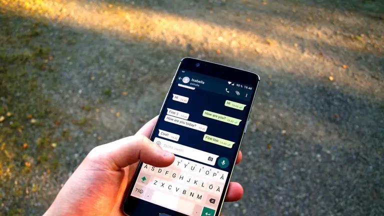 La mayor cantidad de informaci&oacute;n falsa llega a trav&eacute;s del WhastApp. Foto: Abc