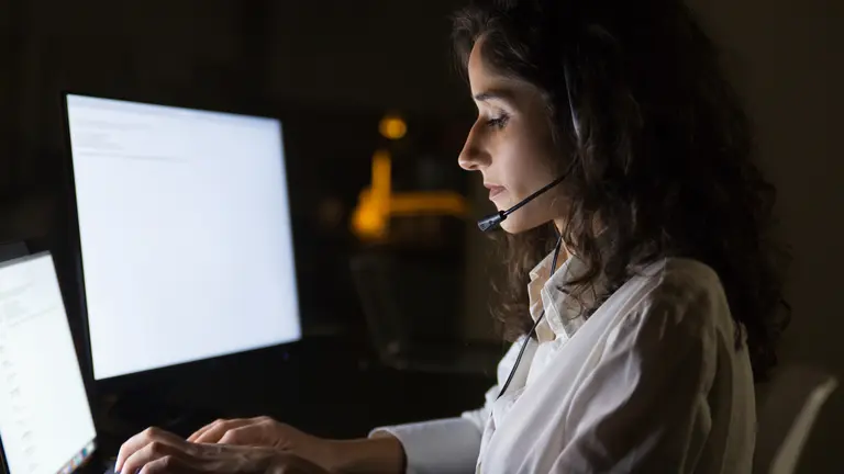 Una mujer aplica el teletrabajo desde su casa. ARCHIVO.