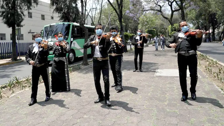Mariachis mexicanos en contra del coronavirus. EFE