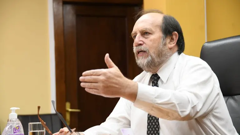 El exministro de Salud Marcelo Navajas, durante una conferencia de prensa transmitida por YouTube.