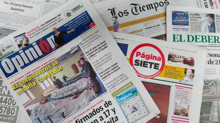 Tapas de varios diarios en Bolivia.