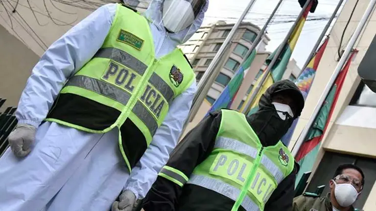 Efectivos policiales, con elementos de bioseguridad. Archivo