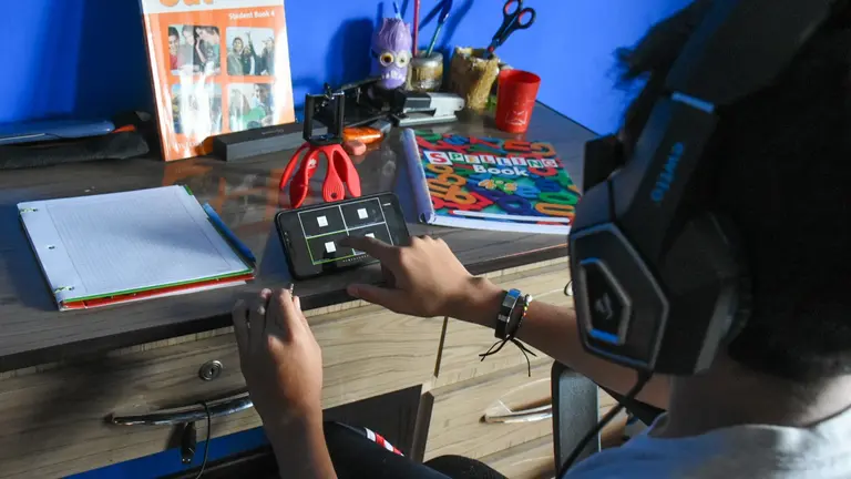 Un estudiante de secundaria en clases virtuales. DICO SOL&Iacute;S