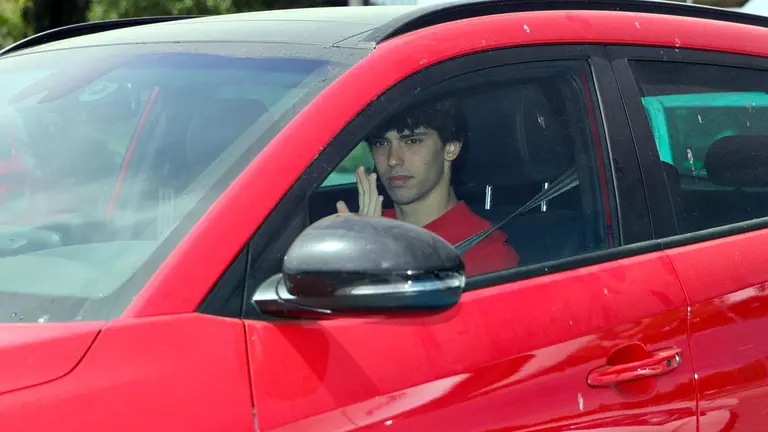 El delantero portugués del Atlético de Madrid Joao Félix, a su llegada para hacerse el test de la Covid-19. EFE
