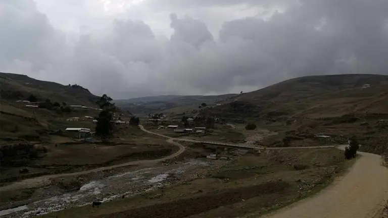 Una vista del camino al Distrito Rural de Palca, en Sacaba. Foto: Cortes&iacute;a