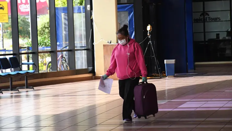 Fotograf&iacute;a referencial de una persona en el aeropuerto de Cochabamba. Foto: Dico Sol&iacute;s, Opini&oacute;n